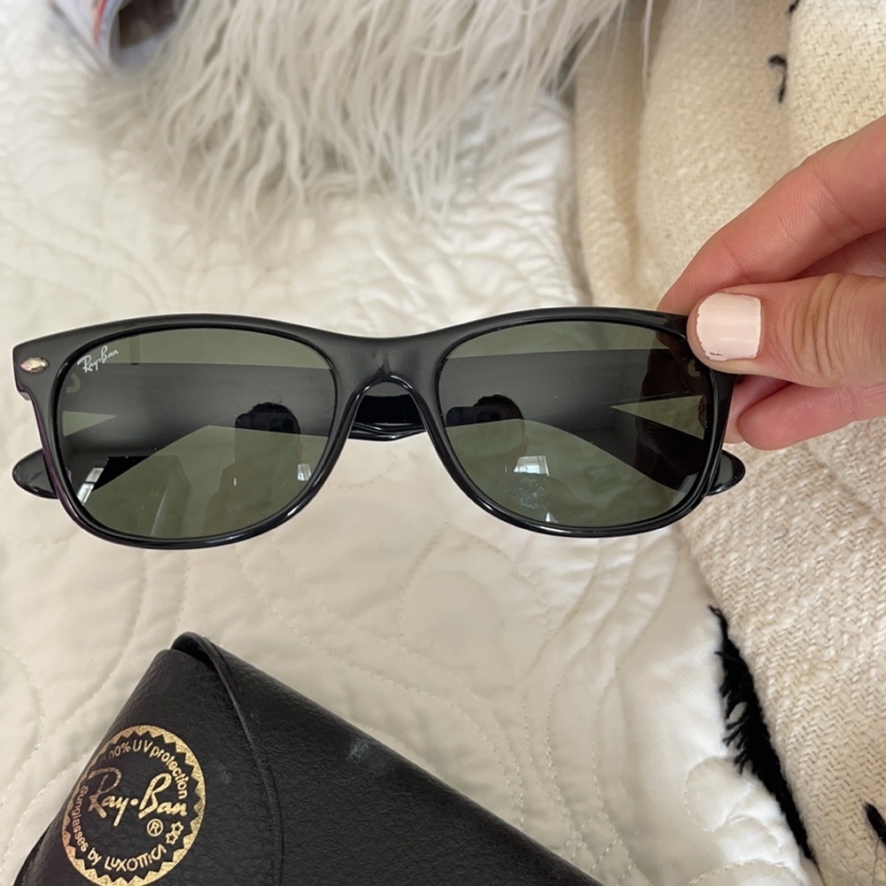 Black rayban wayfarers